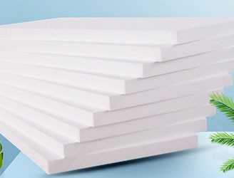 1、產(chǎn)品介紹：EPS聚苯板是由富含揮發(fā)性液體發(fā)泡劑的可發(fā)性聚苯乙烯珠粒，經(jīng)加熱預(yù)發(fā)后在模具中加熱成型的。2、產(chǎn)品優(yōu)勢：3、主要用途：用于建筑墻體、屋面保溫、復(fù)合保溫板材的保溫層；用于車輛、船舶制冷設(shè)備